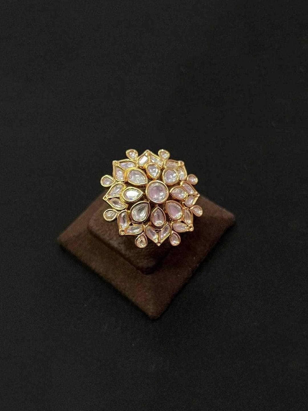 Ishhaara Floral Stone Ring