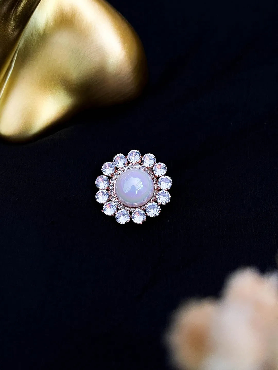 Ishhaara Flower Brooch