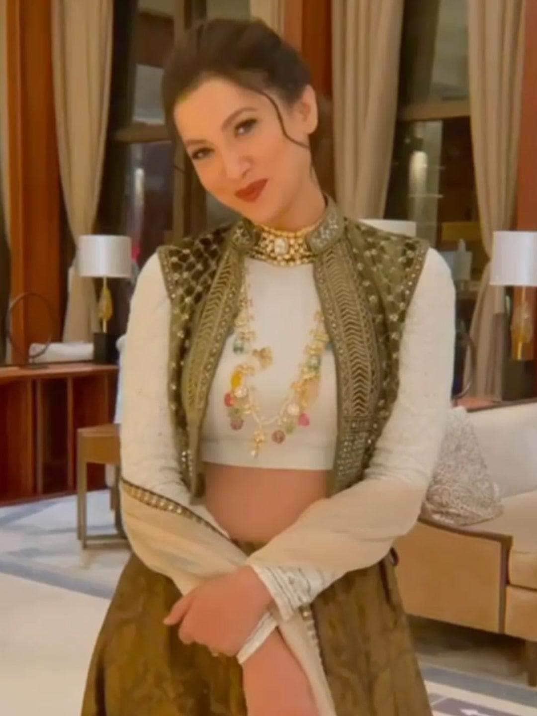 Ishhaara Gauaharkhan In Multi Beaded Long Necklace