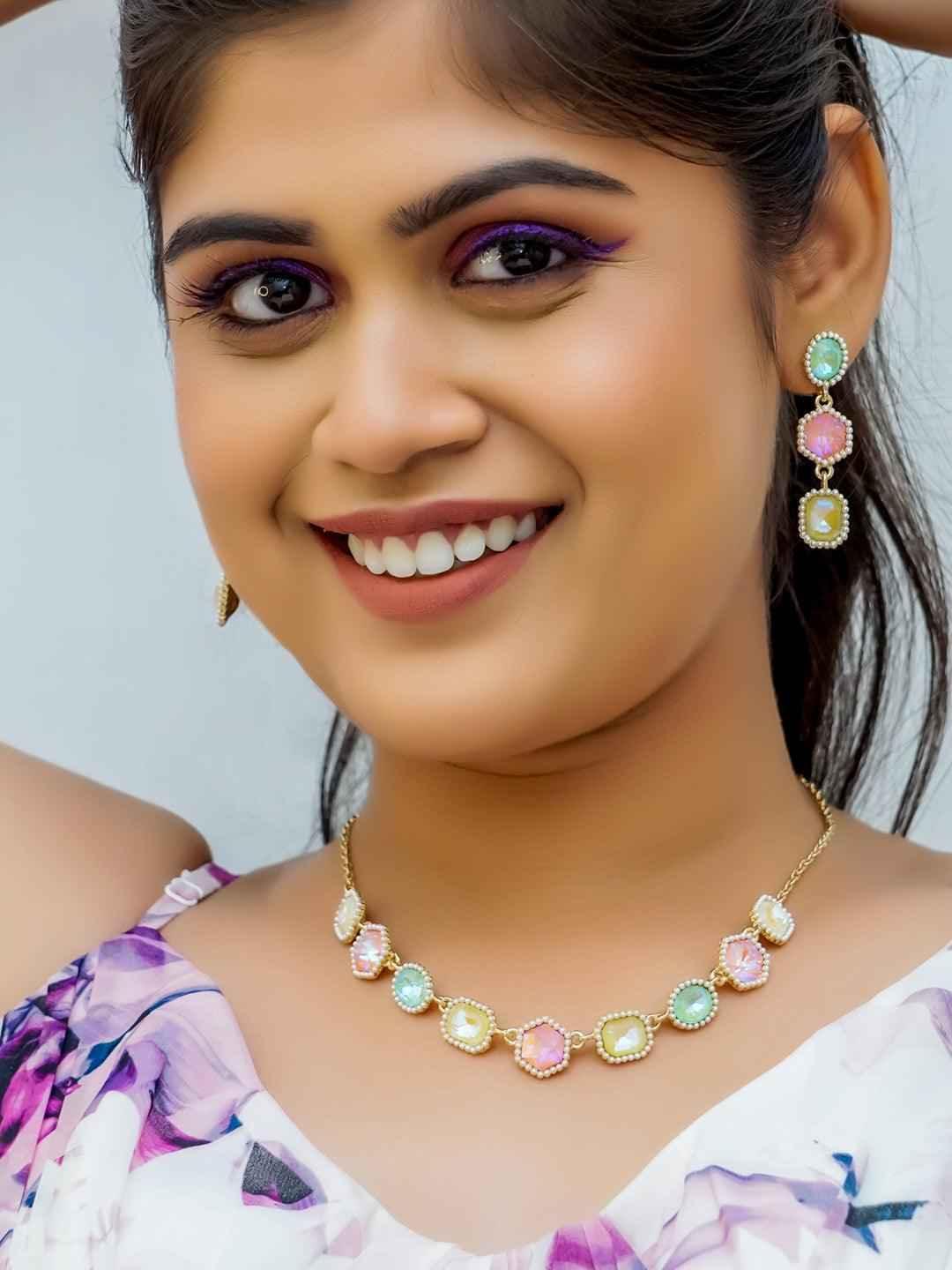 Ishhaara Geometric Drop Necklace Set Rouge