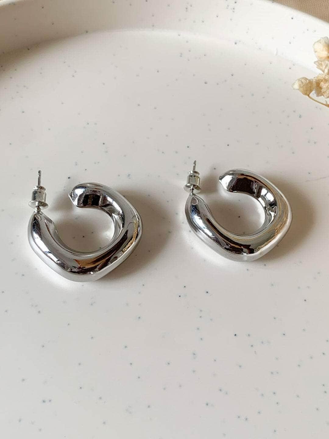 Ishhaara Geometric Hoop Earrings Silver