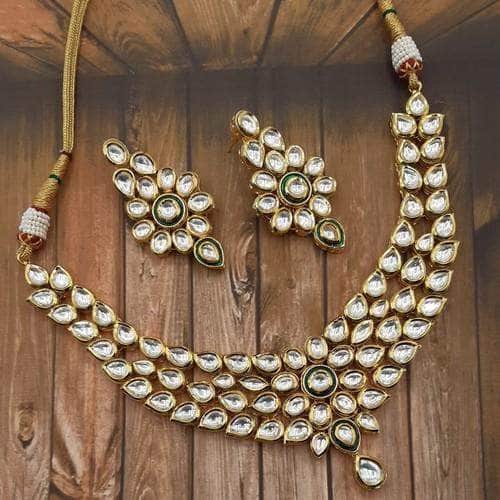 Ishhaara Flower Shaped Simple Kundan Necklace Set