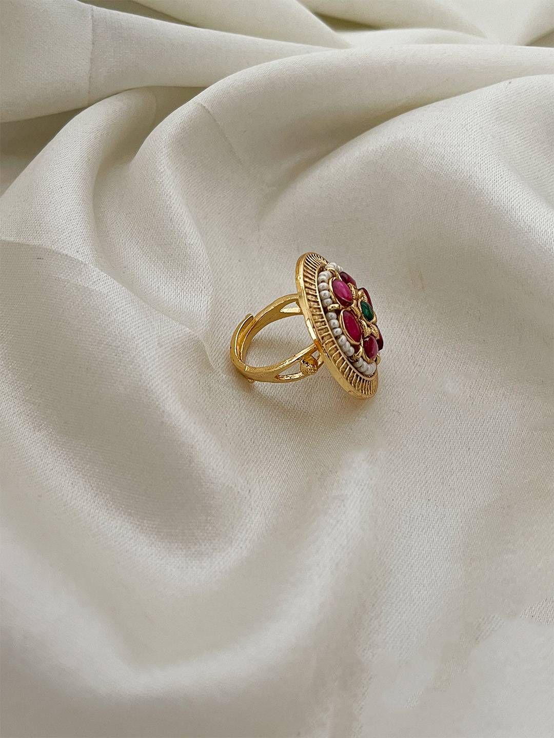 Ishhaara Gold Matt Kemp Green Finger Ring