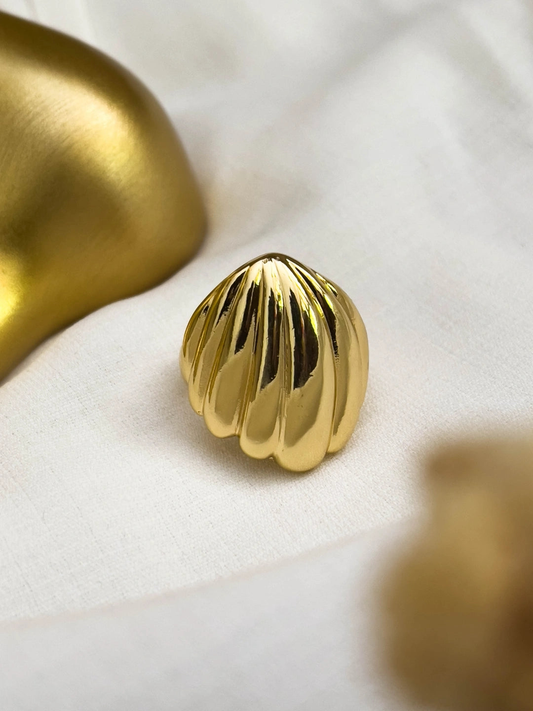Ishhaara Gold Shell Rings