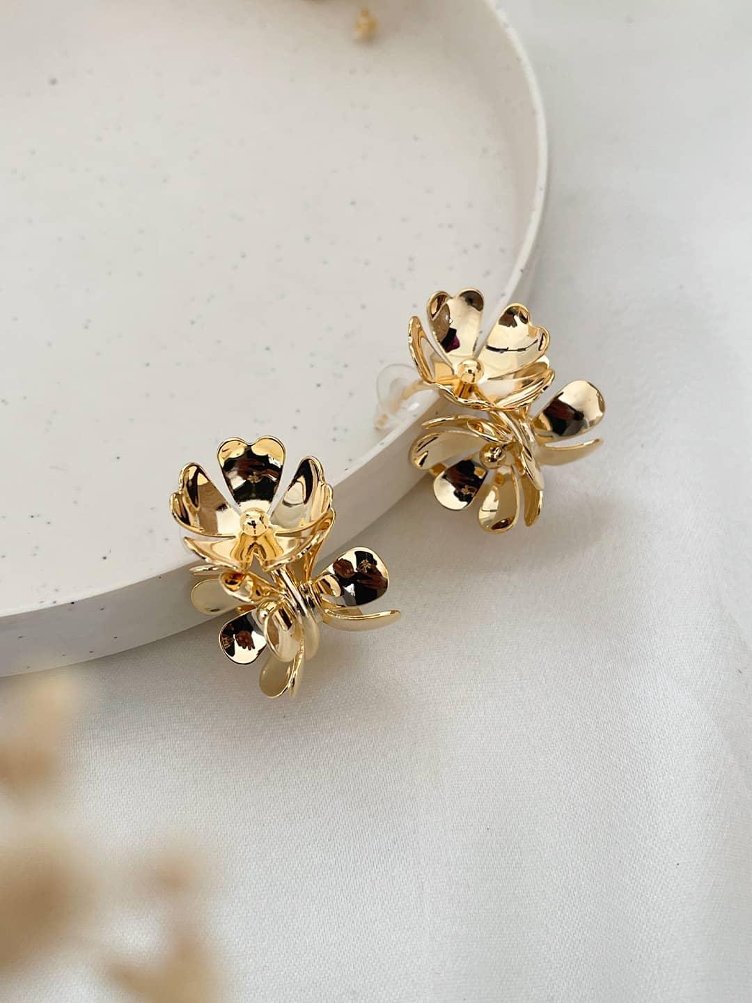 Ishhaara Gold Tri Flower Hoops