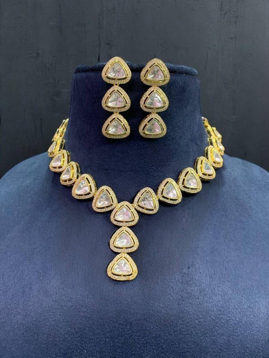 Ishhaara Silver Triangle Moissanite Kundan Premium Choker