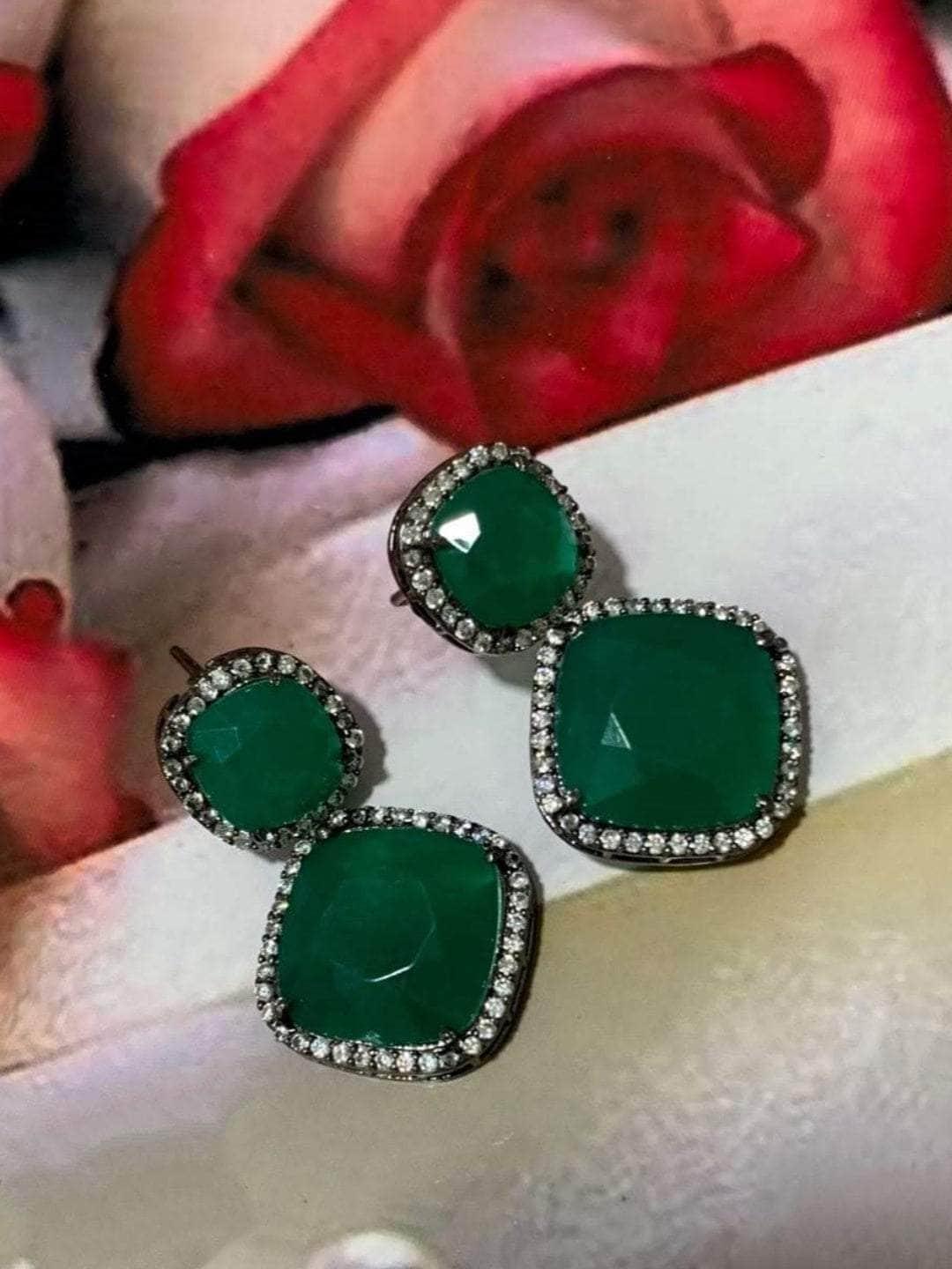 Ishhaara Austere Crystal Stud