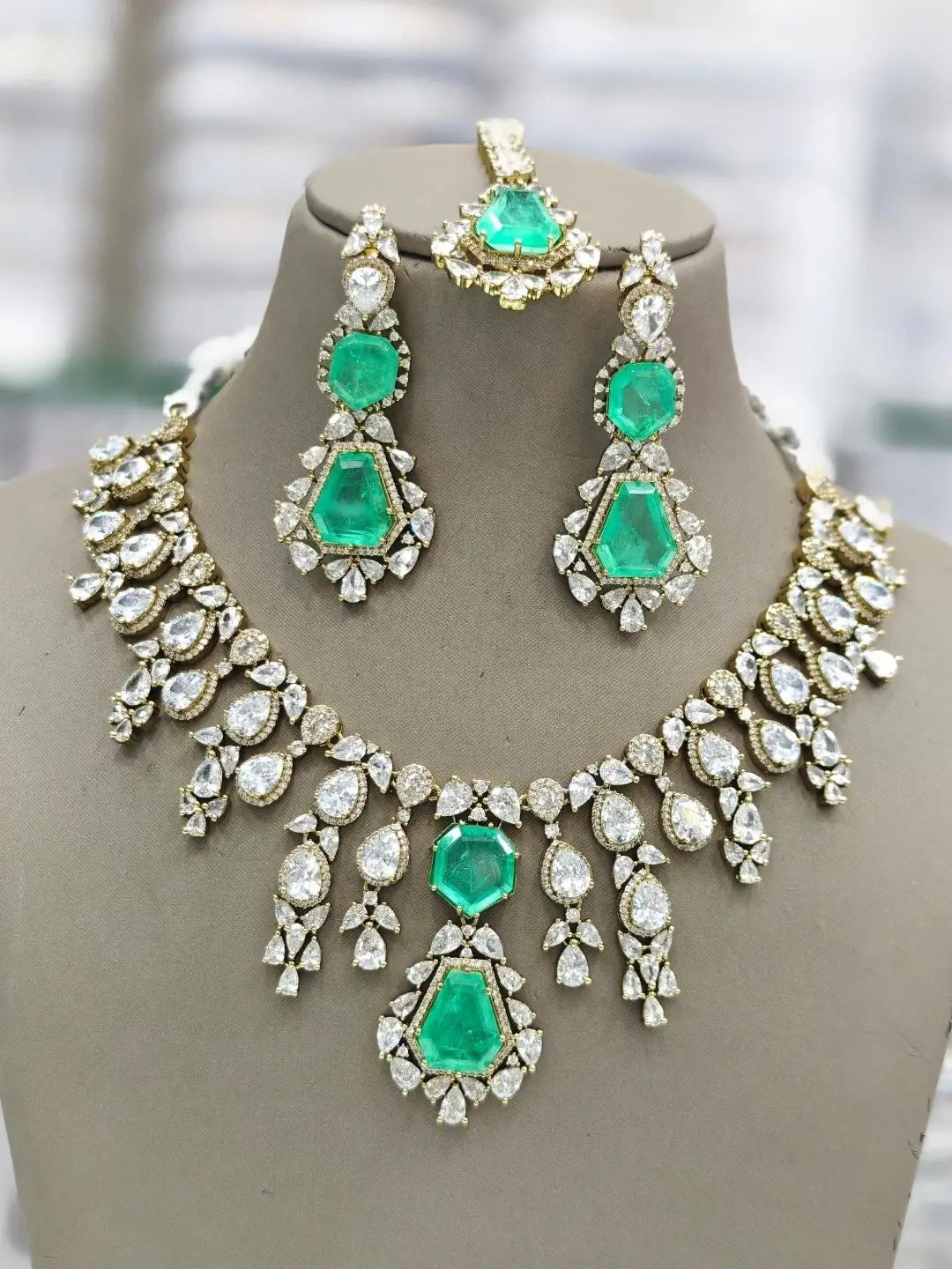 Ishhaara Green Doublet Moissanite Polki Kundan Necklace