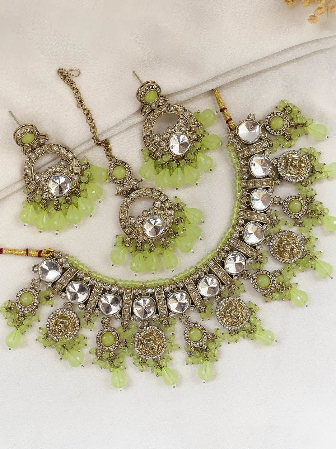 Ishhaara Green Elegant Round Shaped Kundan Meenakari Choker Necklace