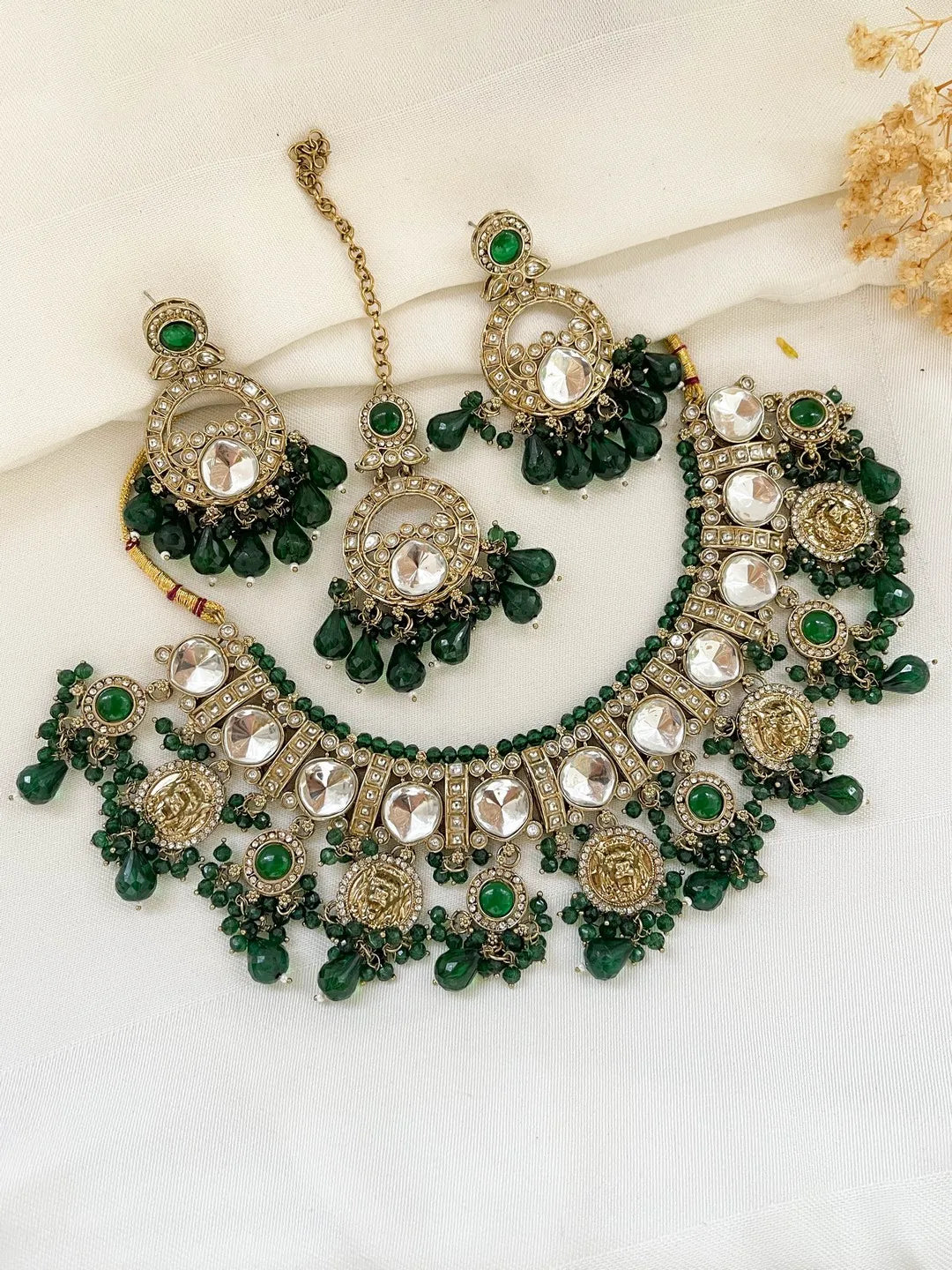 Ishhaara Green Elegant Round Shaped Kundan Meenakari Choker Necklace