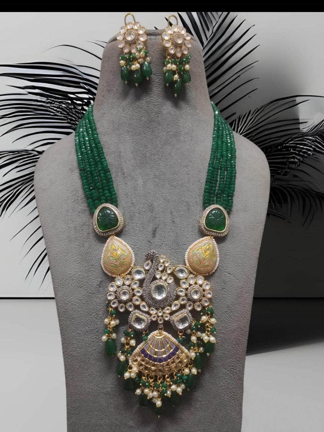 Ishhaara Elegant Vision Pendant Chain