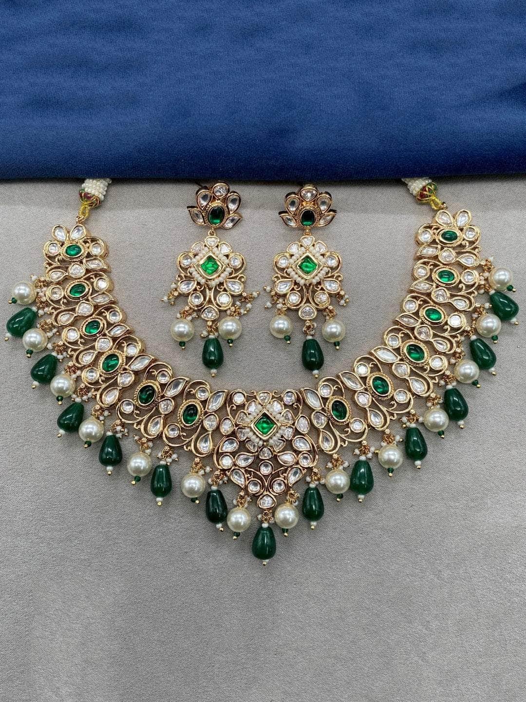 Ishhaara Green Intricate Radiant Necklace