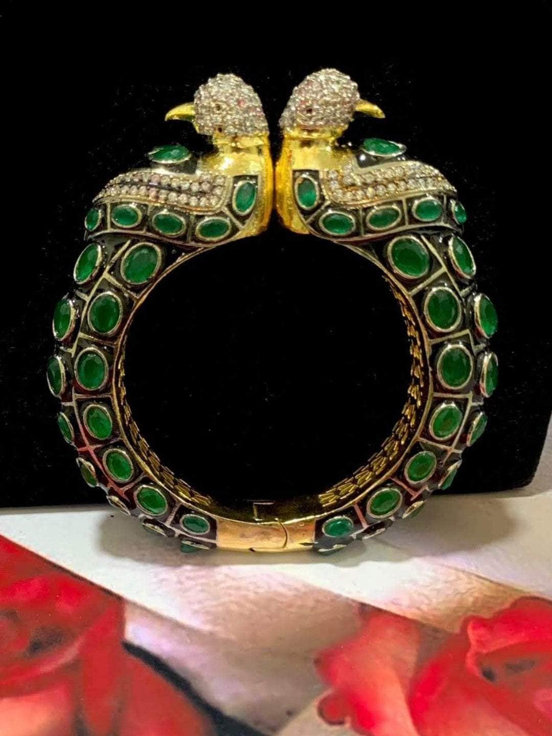 Ishhaara Kili Mugam Handcuff