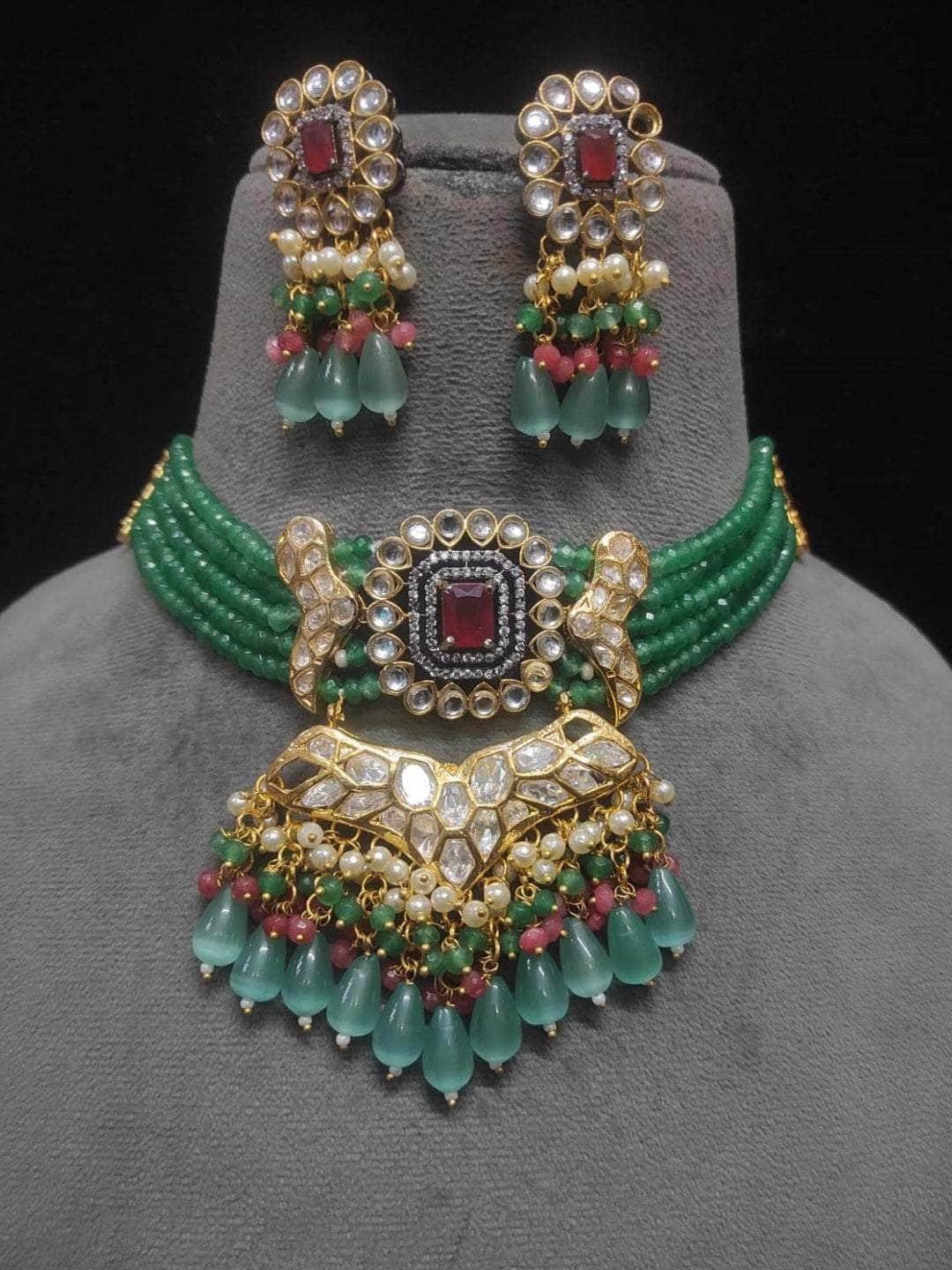 Ishhaara Lustrous Class Necklace