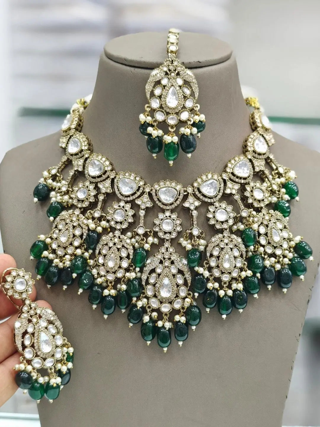 Ishhaara Green Mesmerising Kundan Fusion Set
