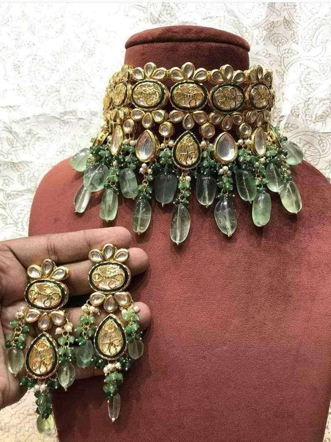 Ishhaara Oval Shaped Small Kundan Choker