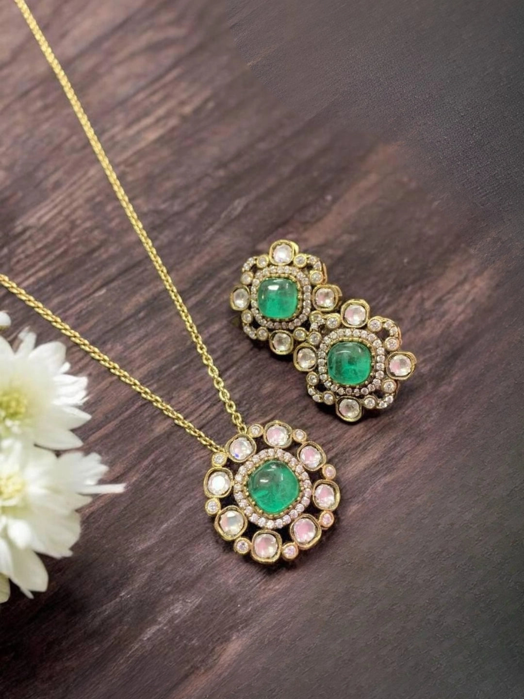 Ishhaara Green Premium Polki Kundan Pendant Necklace With Natural Doublet Stone