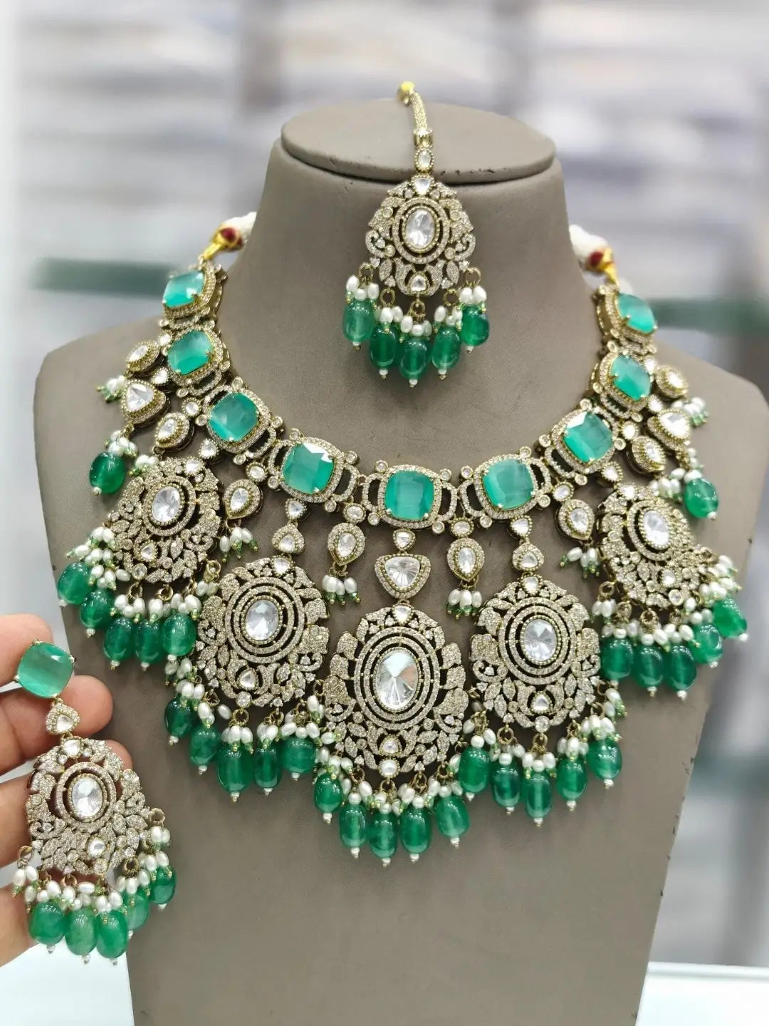Ishhaara Green Regal Victorian Big Pendant Necklace With Maang Tikka