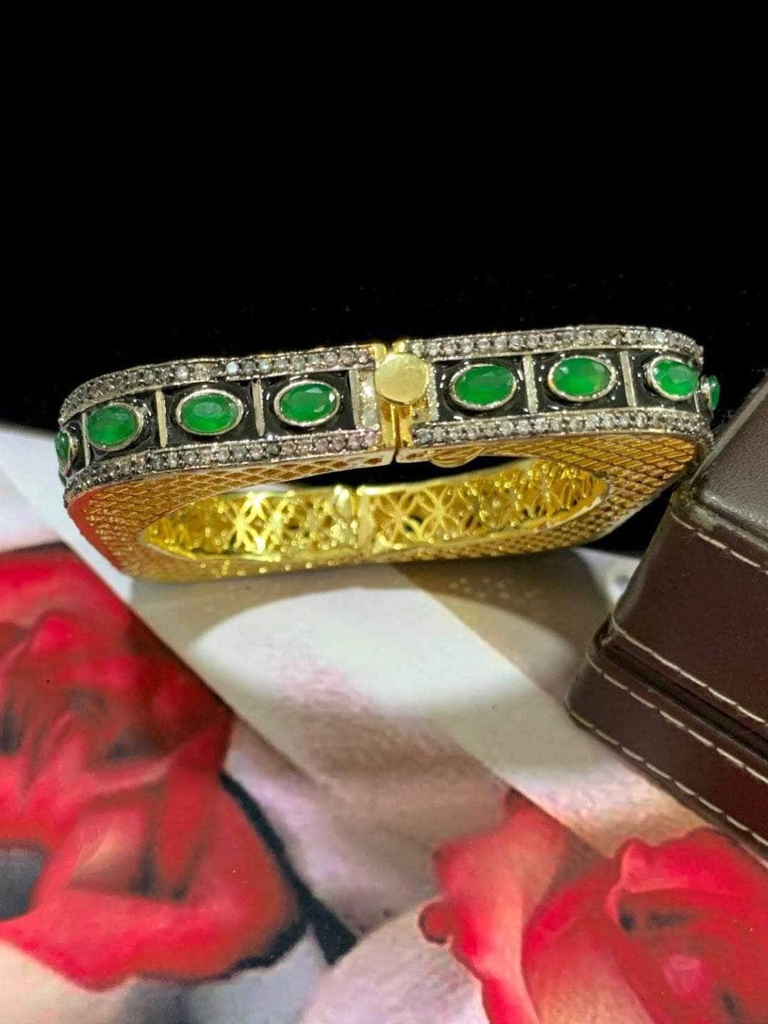 Ishhaara Retro Square Bangle