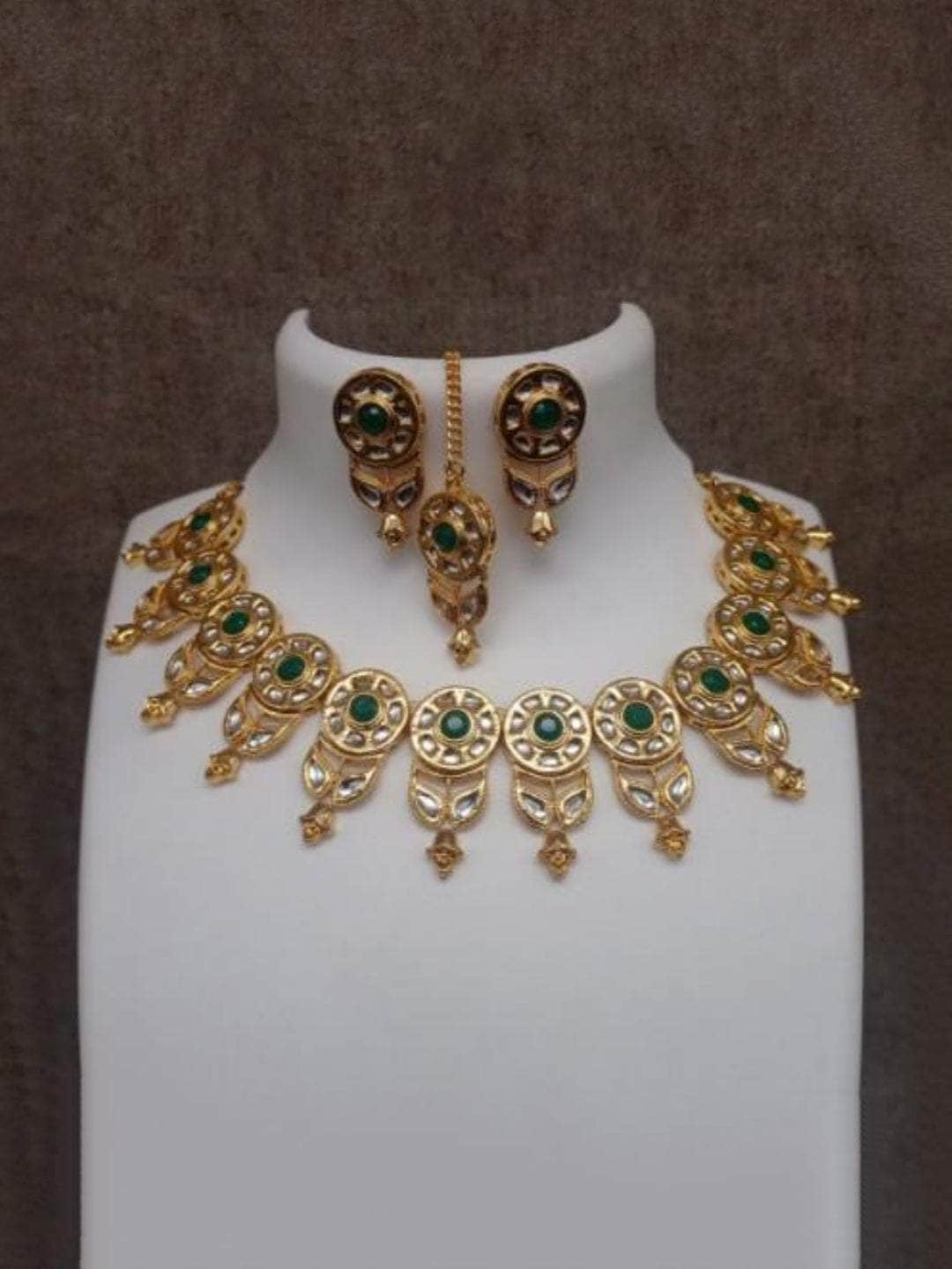 Ishhaara Green Round Cut Leaf Kundan Necklace And Earring Set