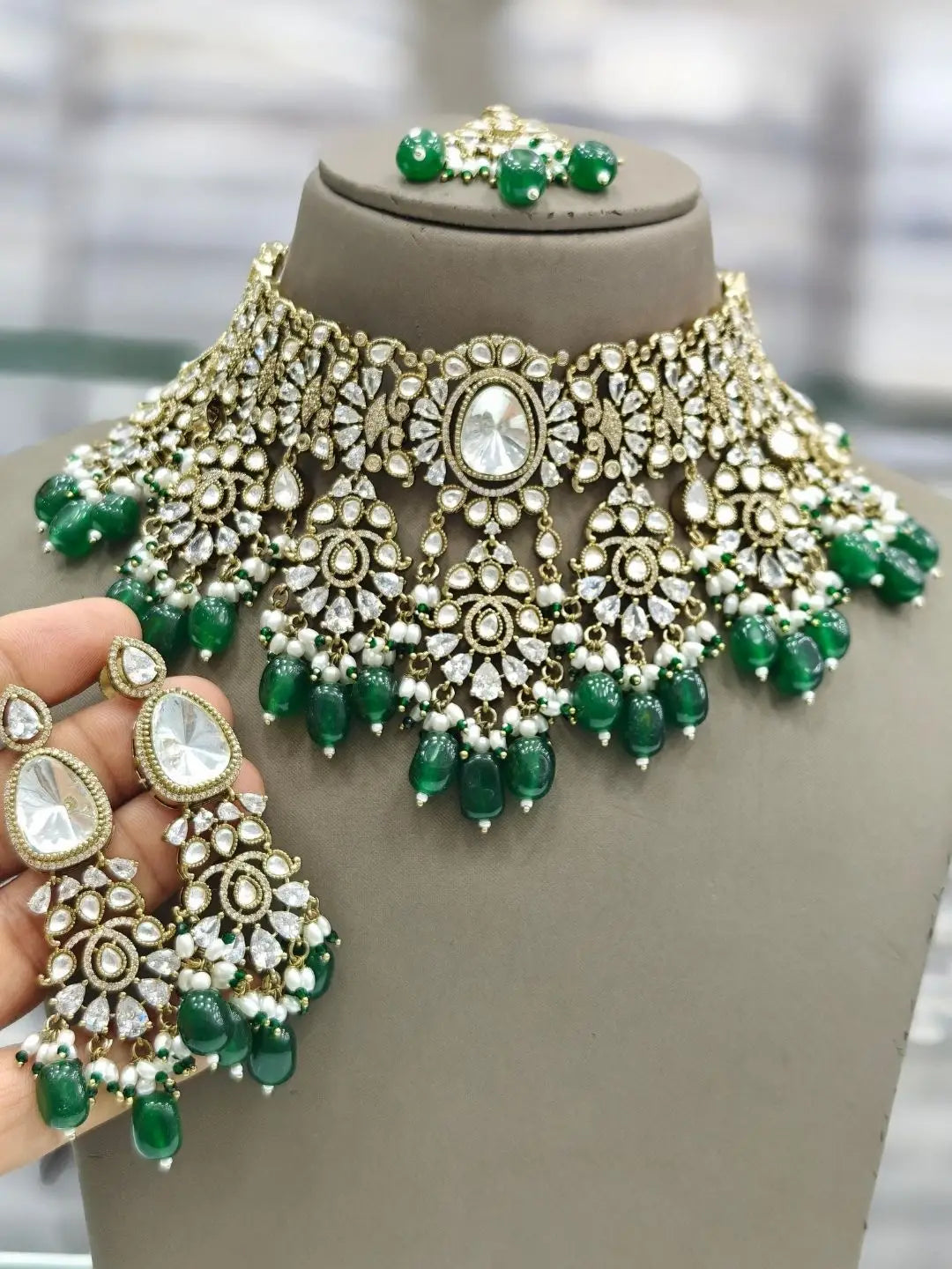 Ishhaara Blue Stone Studded And Beaded Moissanite Kundan Choker