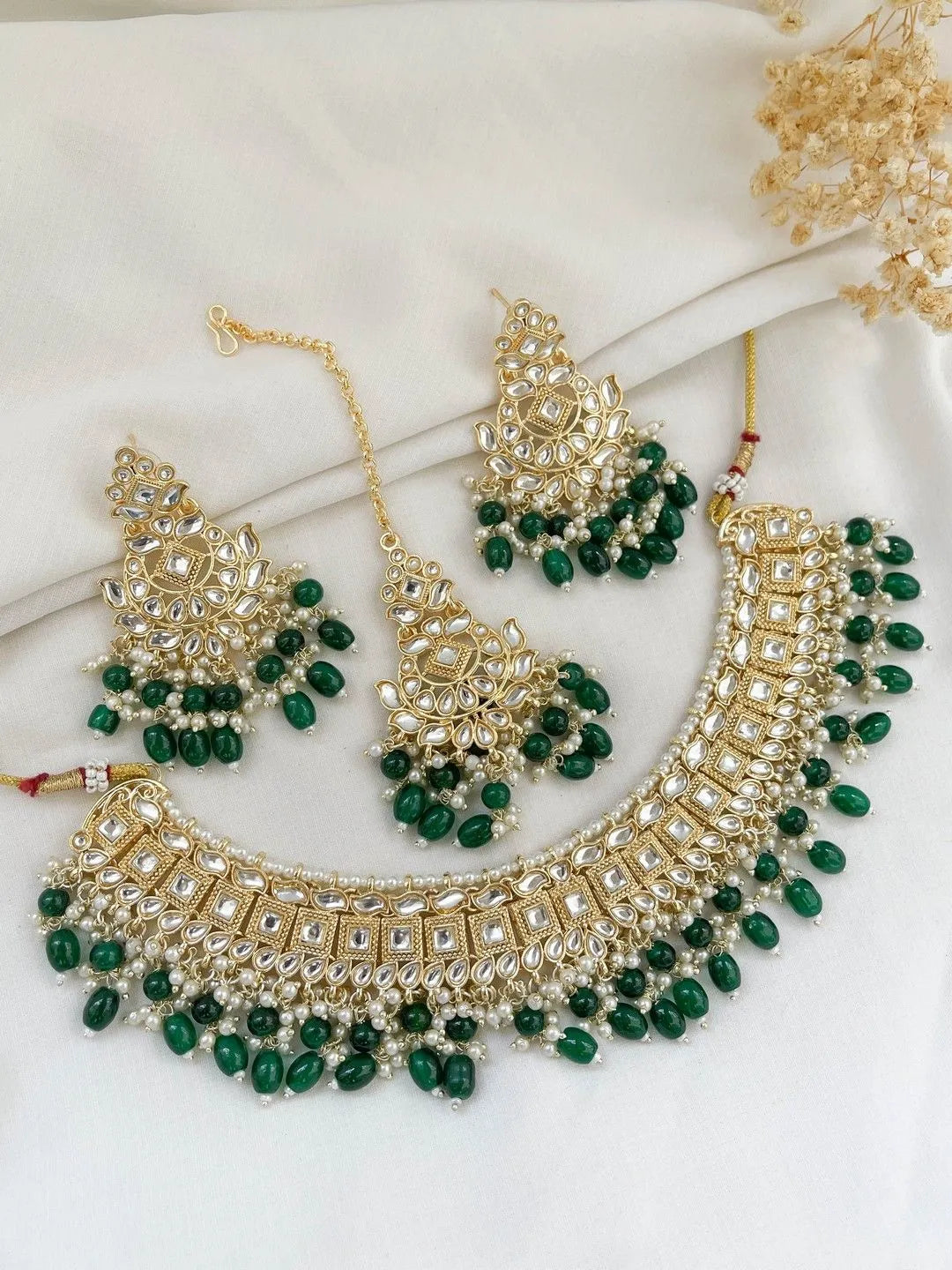 Ishhaara Green Traditional Square Shaped Kundan Choker Necklace