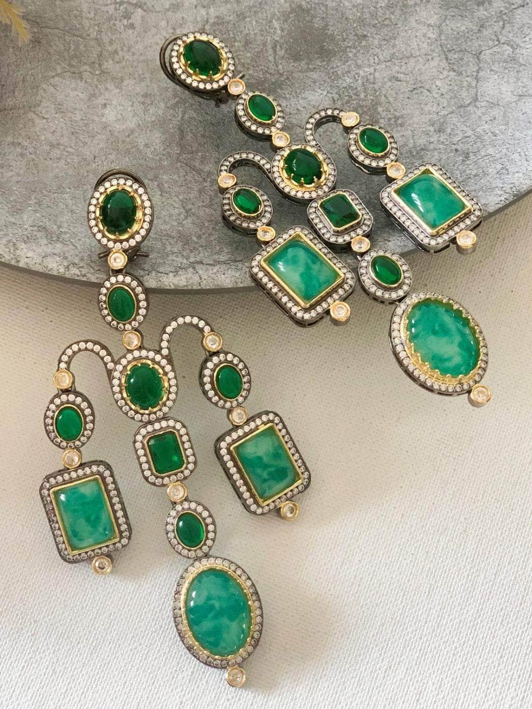 Ishhaara Victorian Emerald Diamond Earring