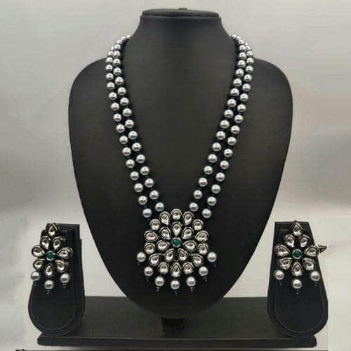 Ishhaara Victorian Pearl Pendant Necklace Set