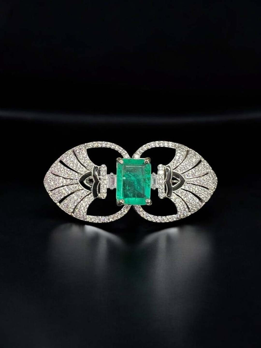 Ishhaara Green Vintage Groom Brooch