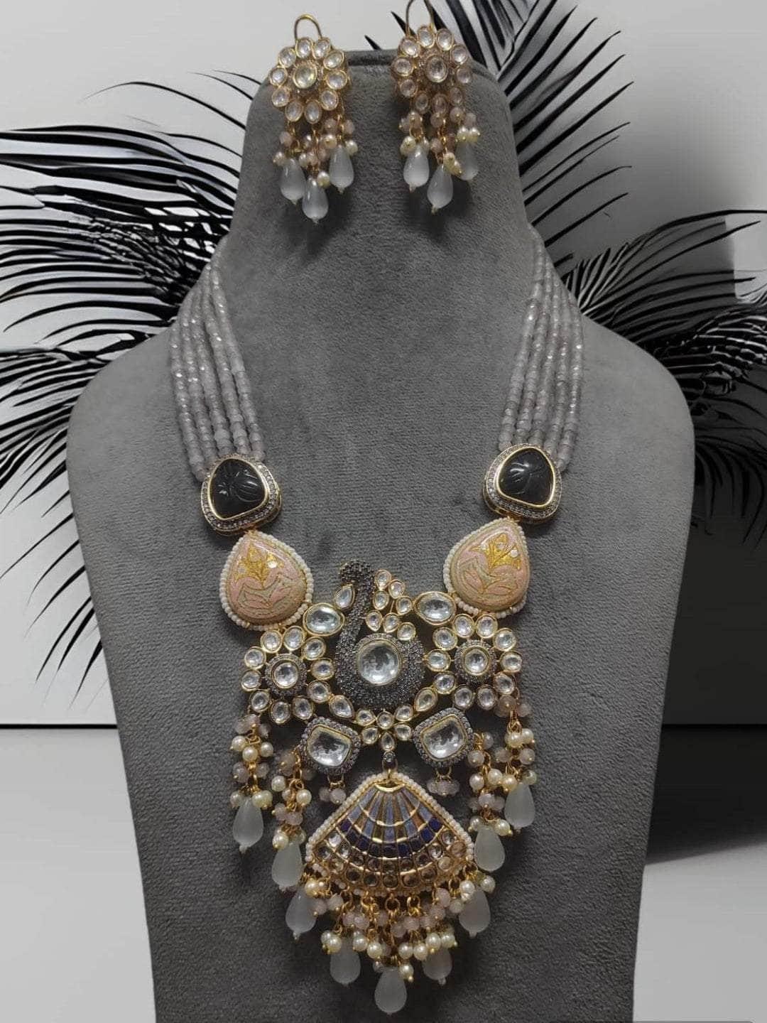 Ishhaara Elegant Vision Pendant Chain