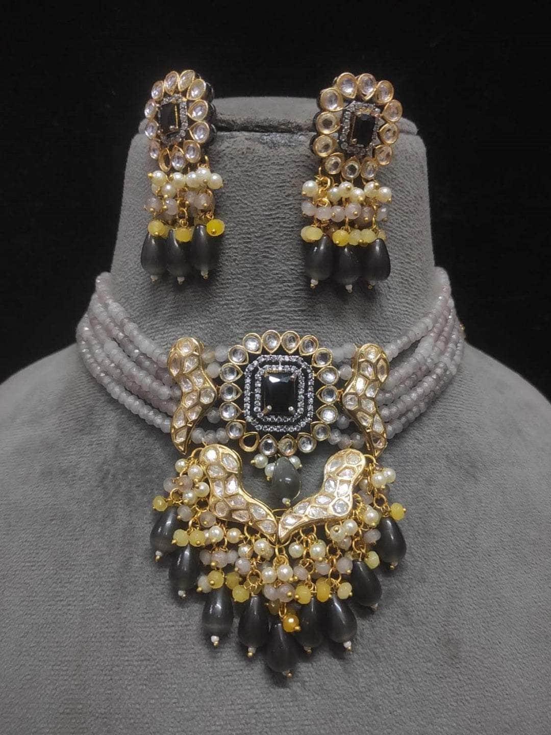 Ishhaara Lustrous Class Necklace