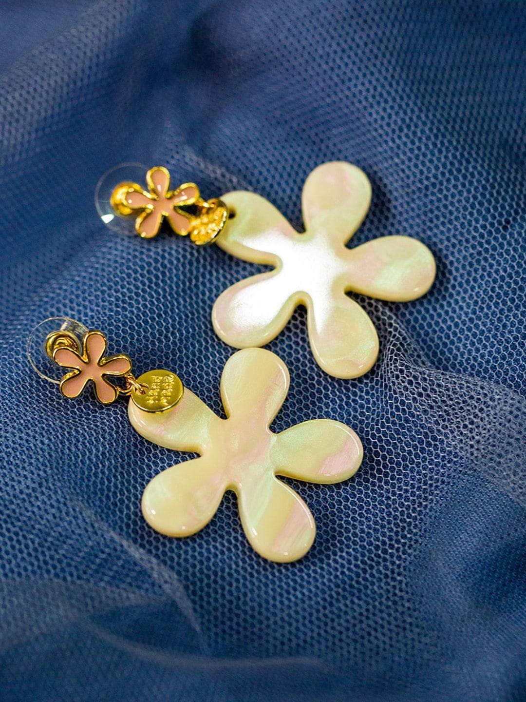 Ishhaara White Flower Earrings Grey
