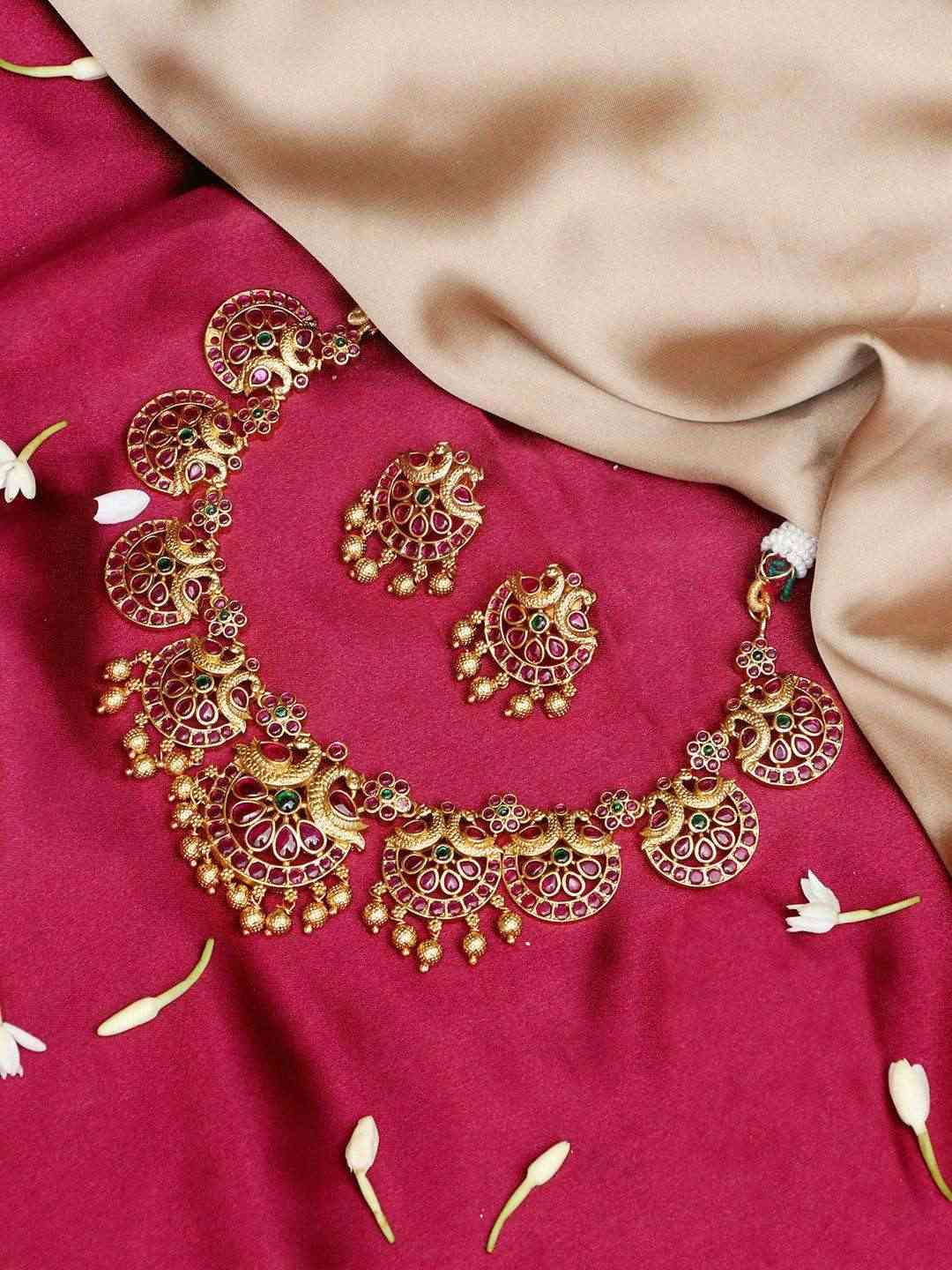 Ishhaara Halfmoon Kempu Jewellery Set