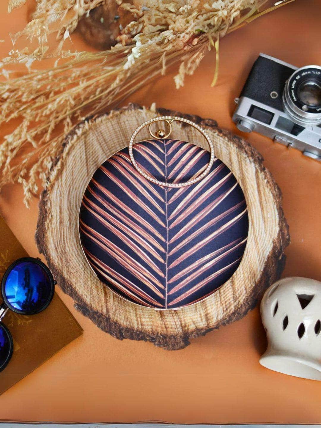 Ishhaara Hand Painted Leaf Shaped Printed Round Clutch