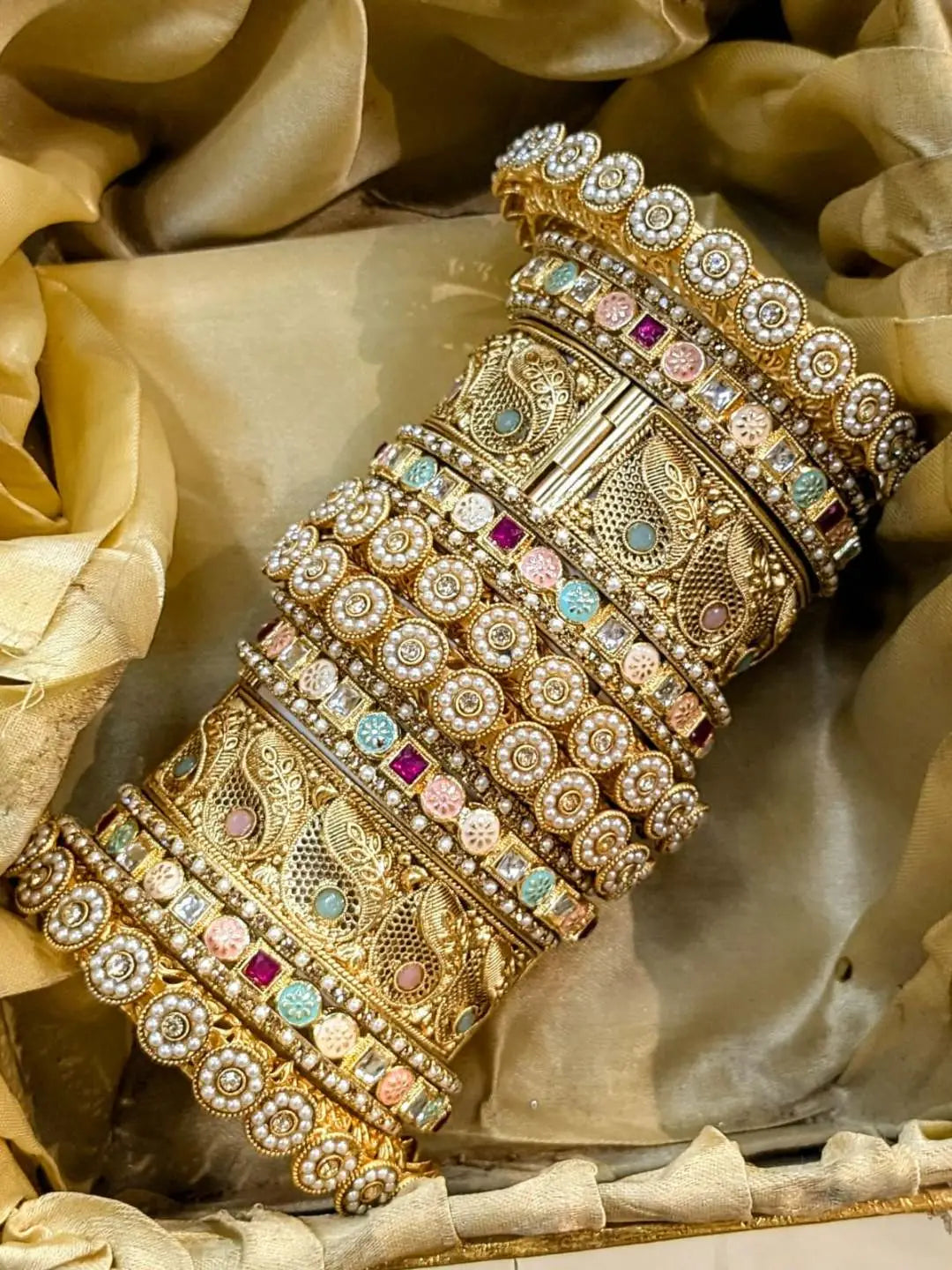 Heavy Kundan Rajwadi Bangle Set