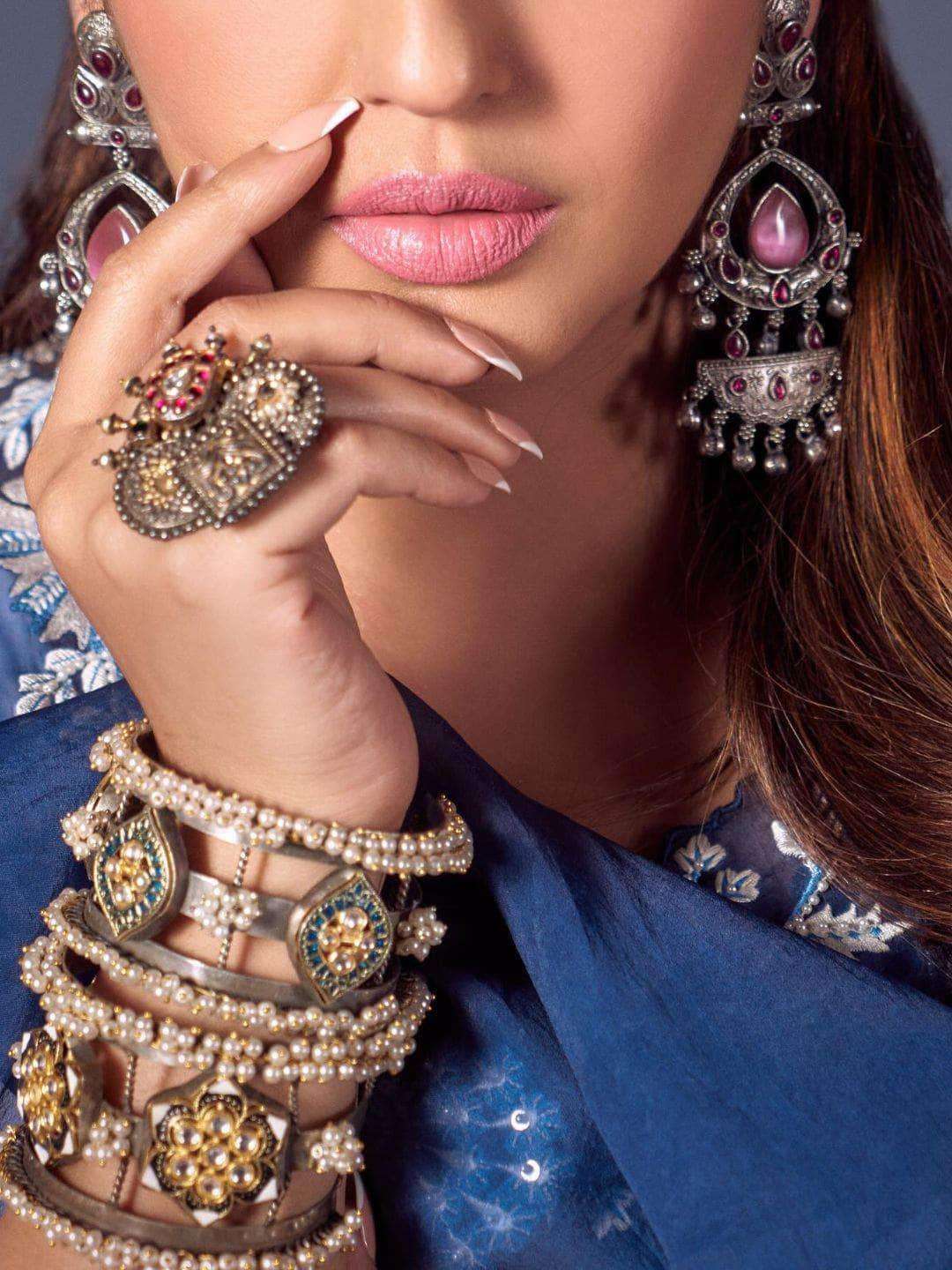 Ishhaara Huma Qureshi In Oxidised Red Stone Rings With Ghungroo