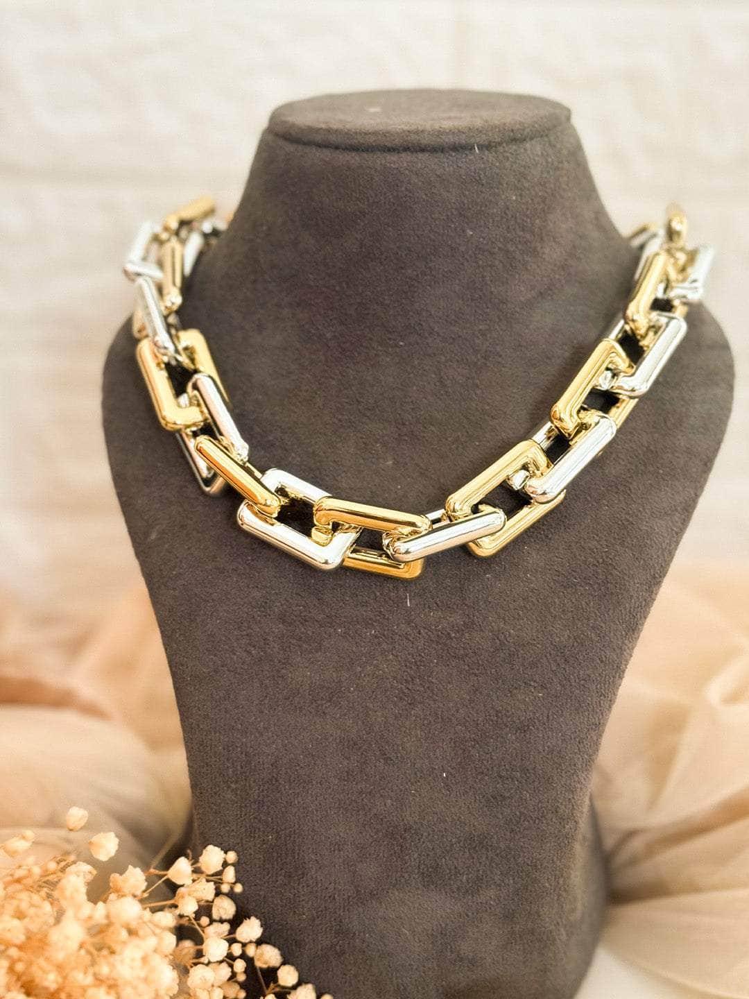 Ishhaara Huma Qureshi In Rectangular Link Acrylic Necklace