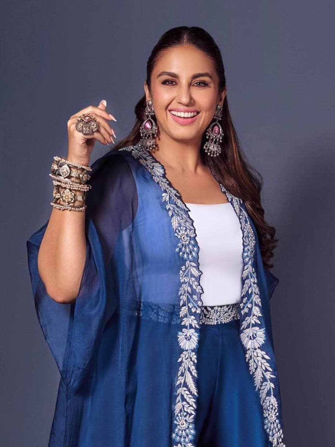 Ishhaara Huma Qureshi In Unique Traditional German Silver Plated Handcuff