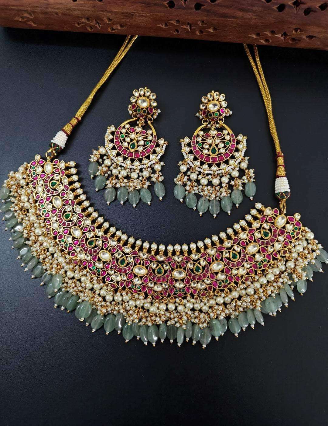 Jadau Pachi Kundan Choker - Main Image
