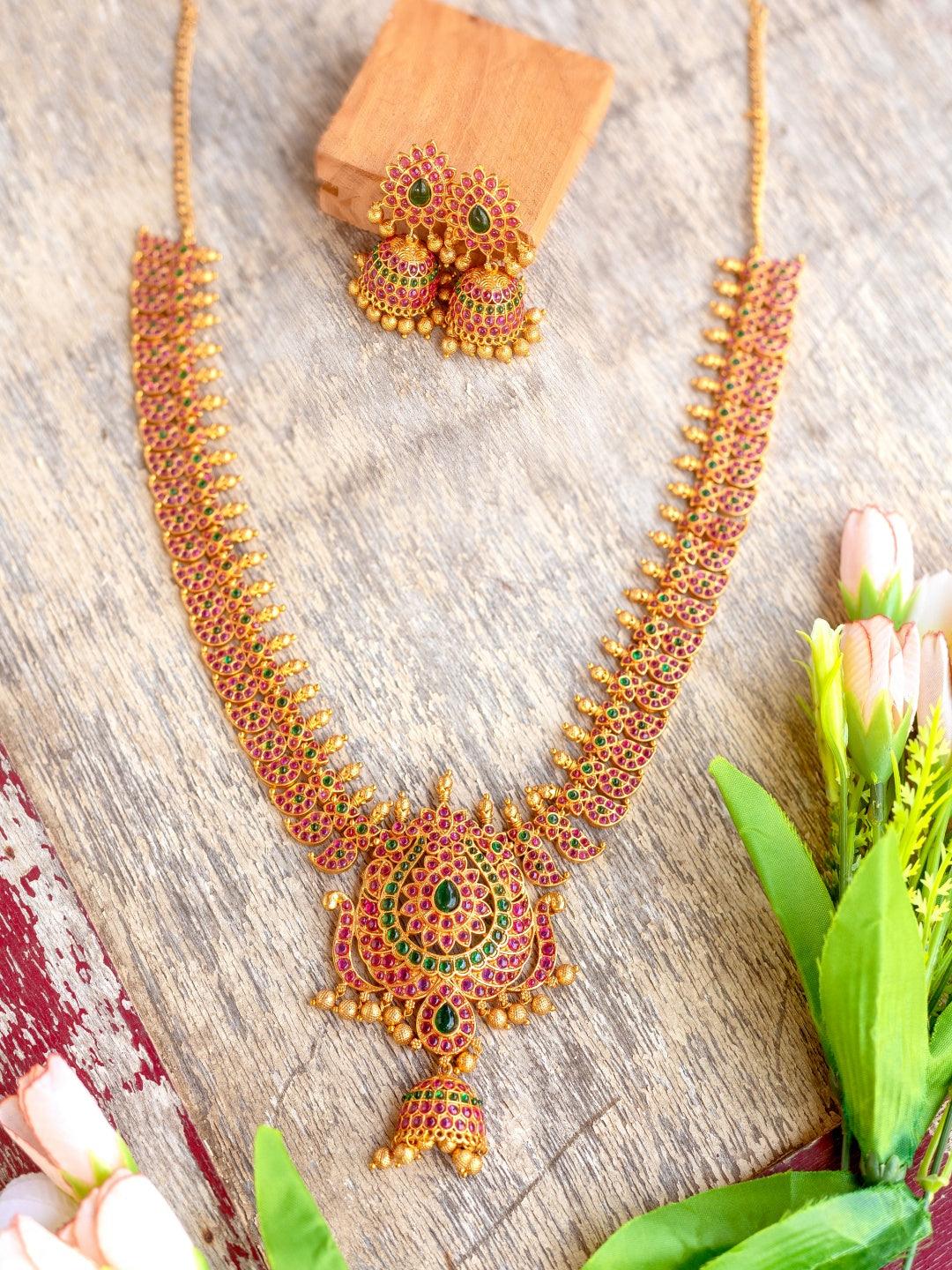Ishhaara Kemp Guttapusalu necklace Set