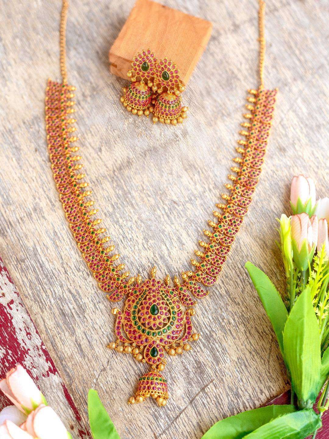 Ishhaara Kemp Gutta Pusalu Necklace Set