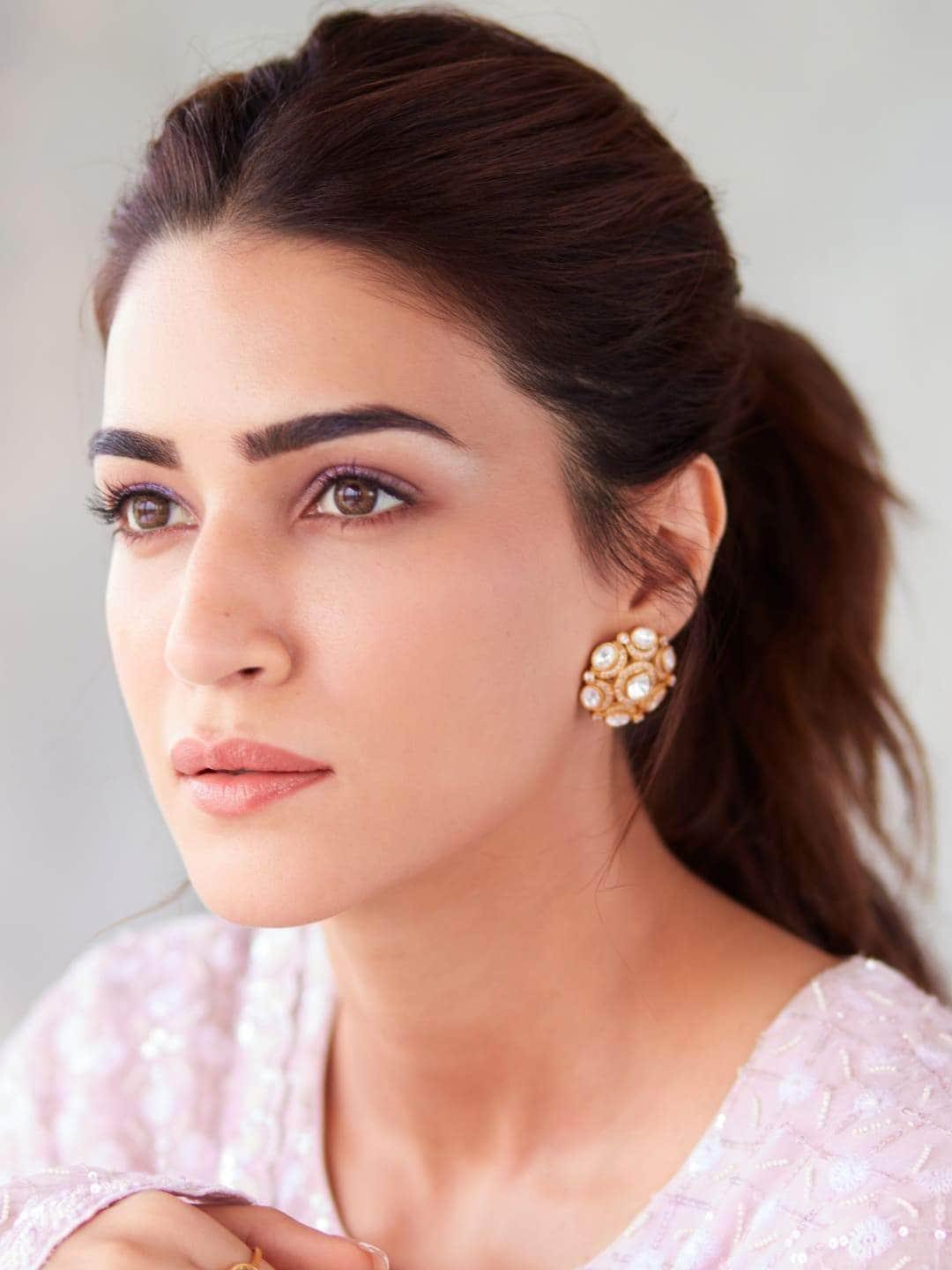 Ishhaara Kriti Sanon In Polki Kundan Studs