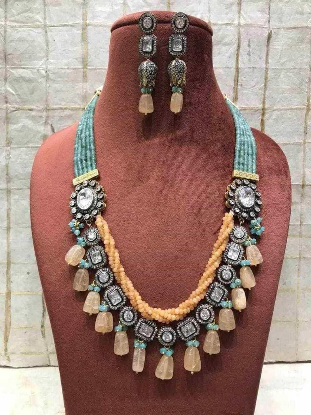 Ishhaara Twisted Color Necklace With White Stone