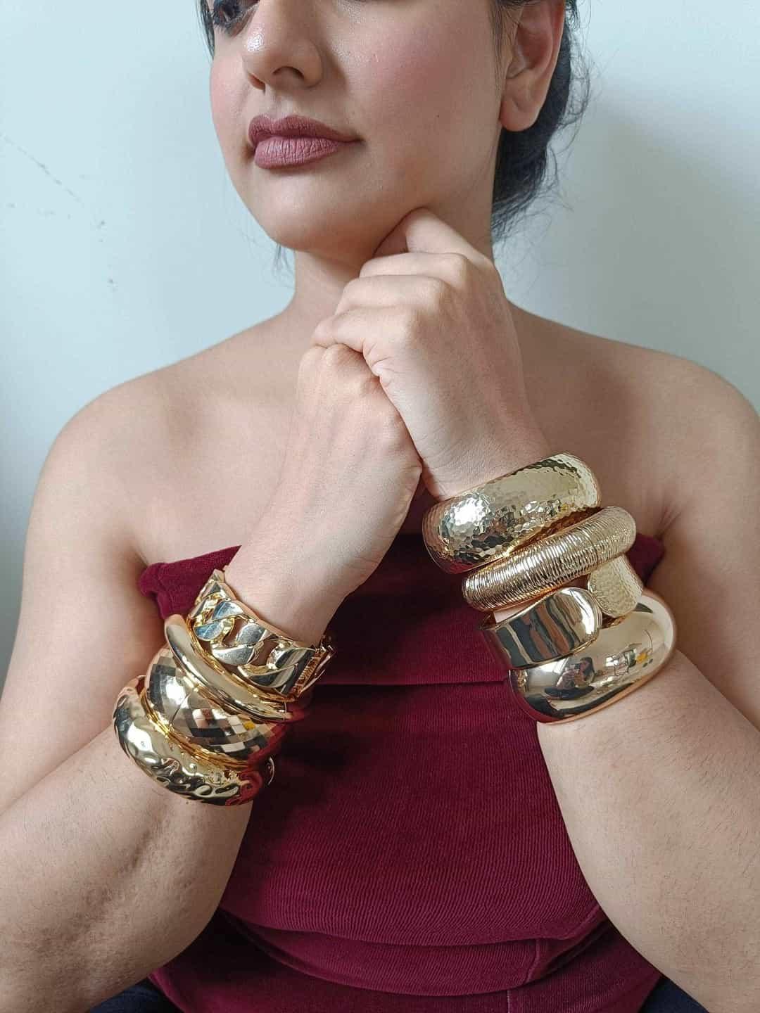 Ishhaara Linked Chain Bracelet Gold