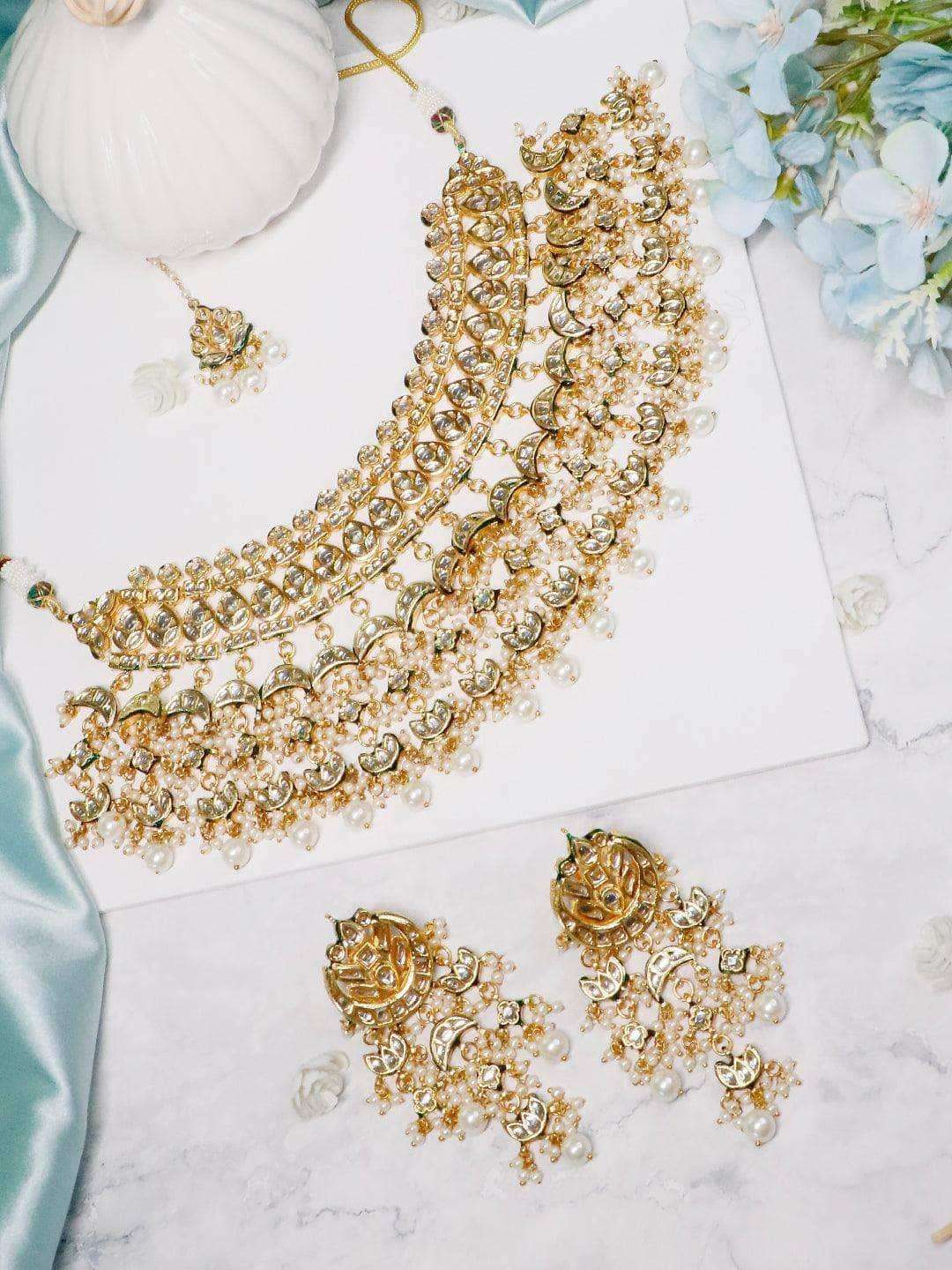 Ishhaara Mandira Bansal In Multi Chand Necklace Set With Teeka