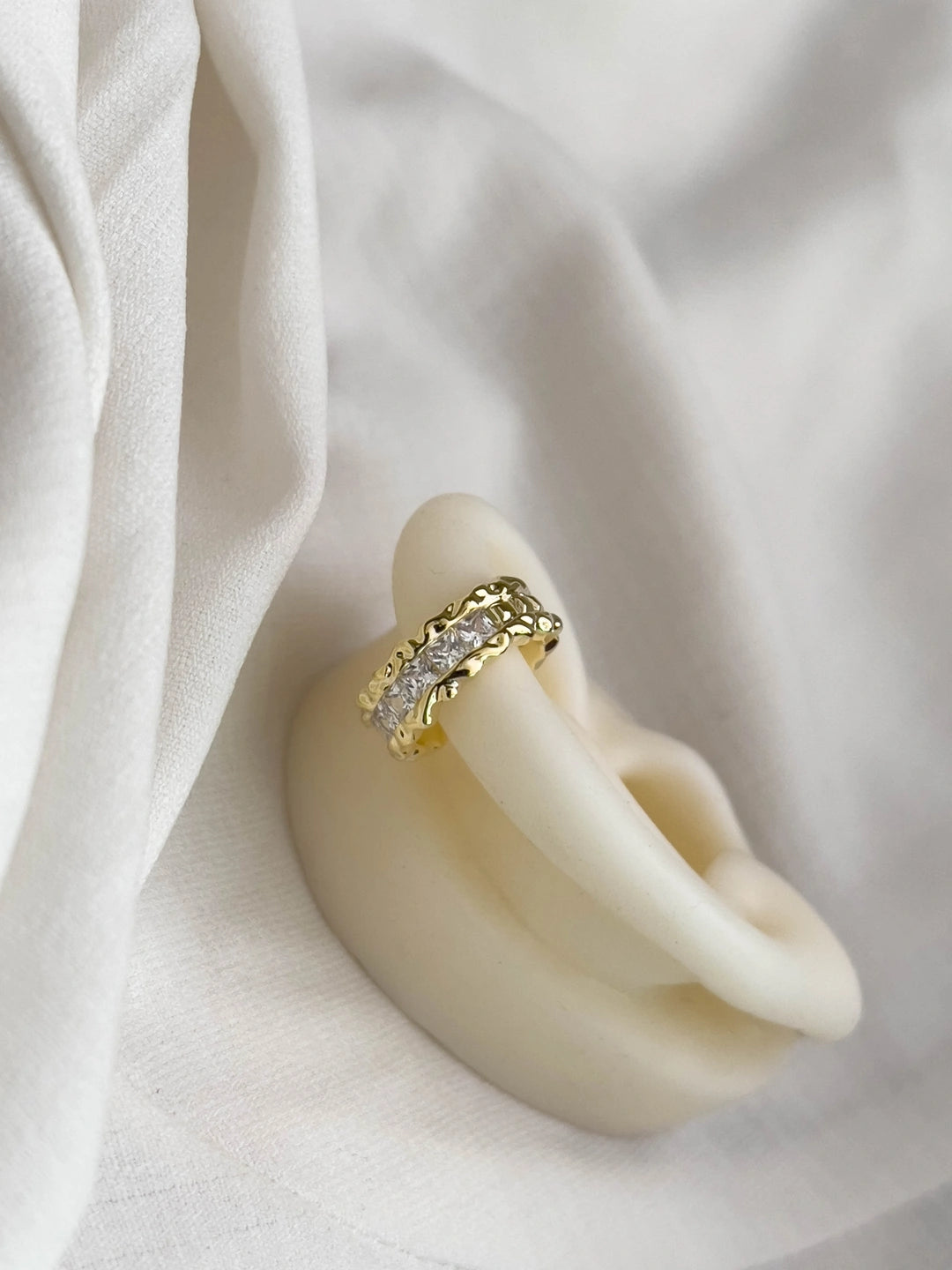 Ishhaara Minimalist Cuff Earring