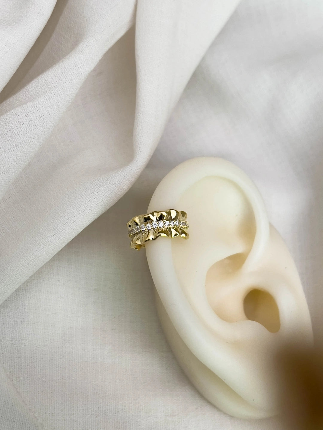 Ishhaara Minimalist Cuff Earring