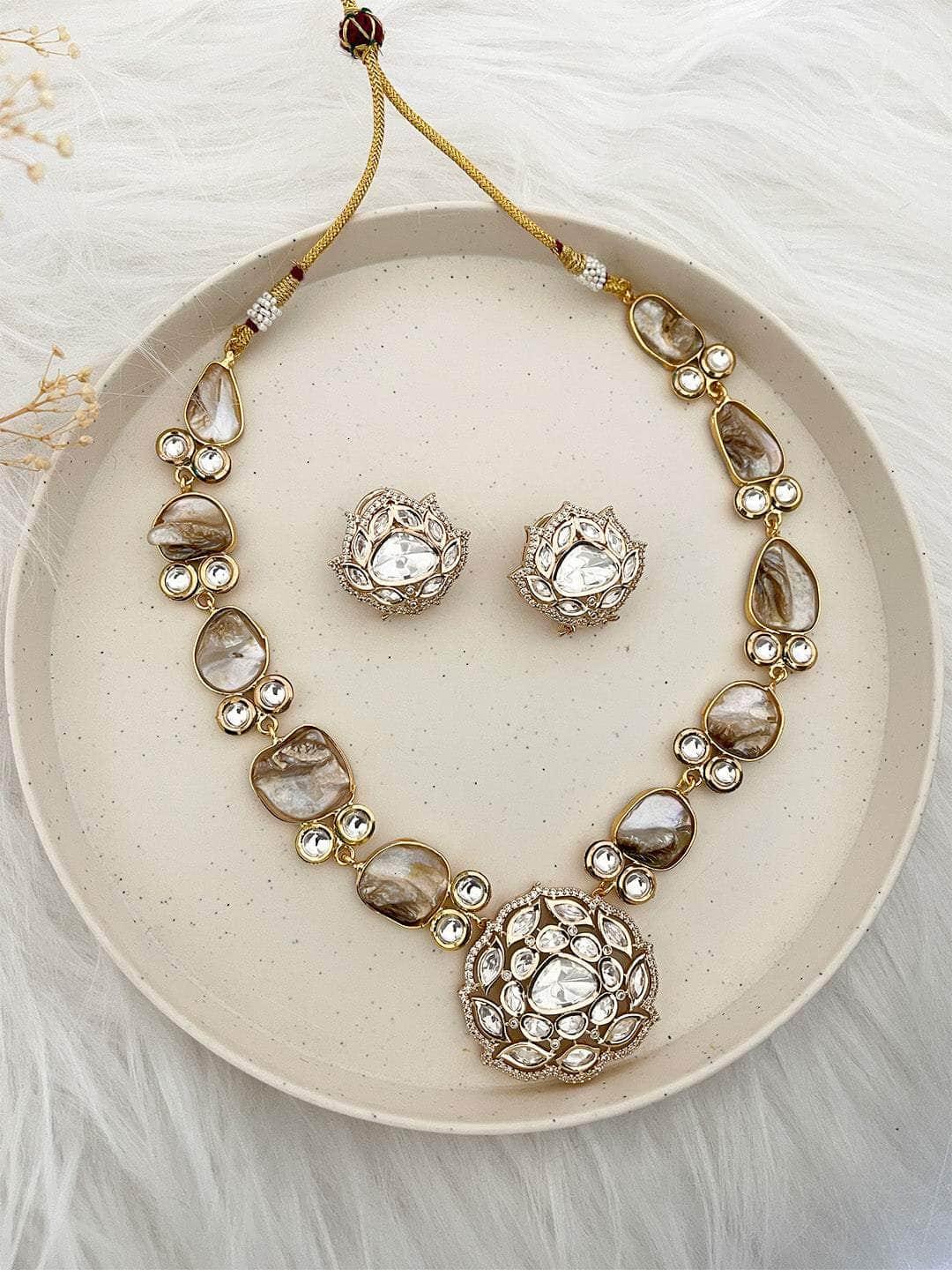 Ishhaara Mother Of Pearls Necklace Set With Round Pendant