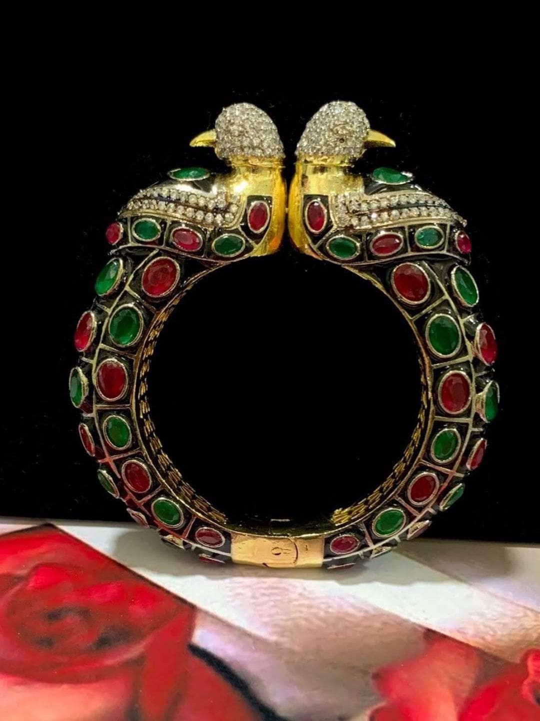 Ishhaara Kili Mugam Handcuff