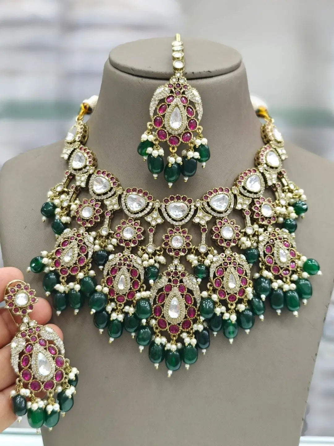 Ishhaara Green Mesmerising Kundan Fusion Set